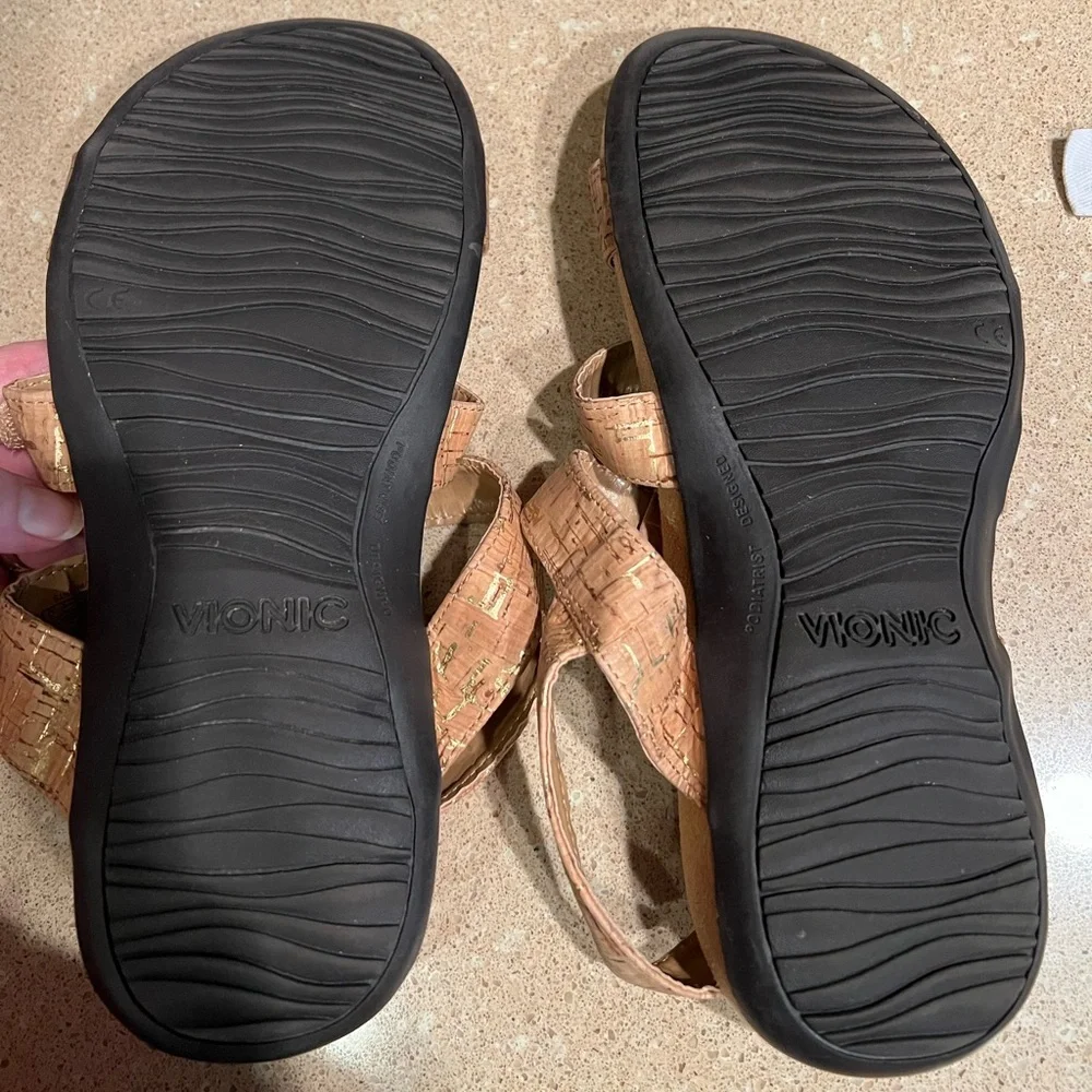 Vionic Amber Natural Cork with Gold Fleck Sandals Sz 8W